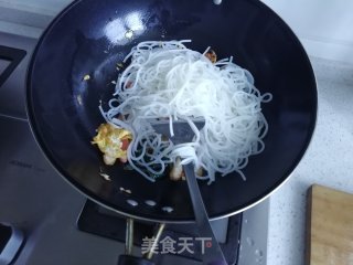 时蔬炒米线的做法步骤：10