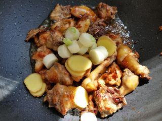 油鸡土豆炖粉条的做法步骤：5