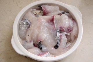 金汤鱼锅的做法步骤：2