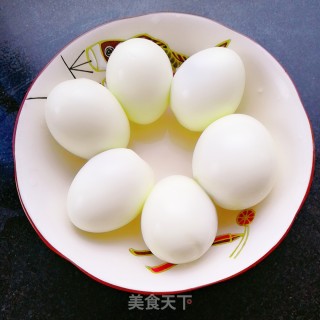 五花肉烧鸡蛋的做法步骤：2