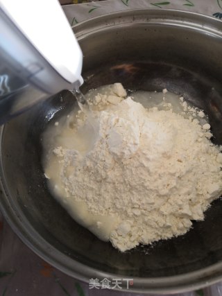 葱花饼的做法步骤：2