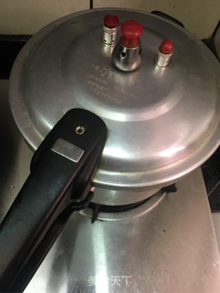 焖卤牛腩的做法步骤：8