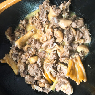 菠萝炒鸭肉的做法步骤：6