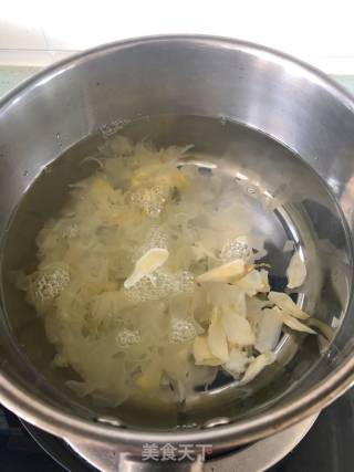 枇杷银耳汤的做法步骤：4