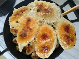 煎冰花饺子的做法步骤：11