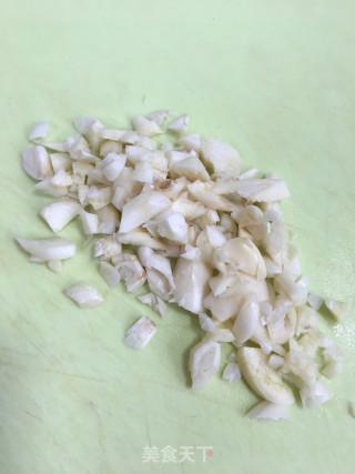 蒜末炒红苋菜的做法步骤：2