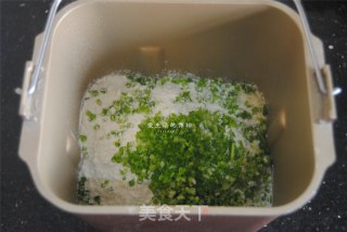 玉米香葱肉松贝果的做法步骤：1
