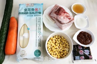 炸酱面的做法步骤：1