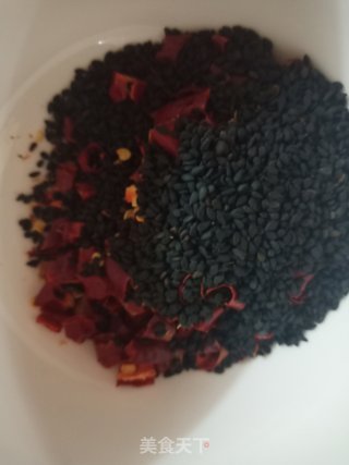 “懒人餐”自制辣椒油的做法步骤：4