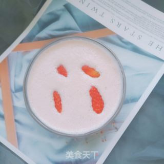 在家做草莓味的奶昔，超级简单好喝的做法步骤：5