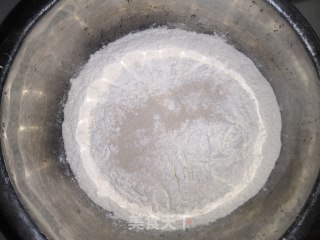 花生核桃蜂蜜饼的做法步骤：1