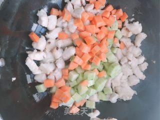 胡萝卜黄瓜炒鸡丁的做法步骤：7