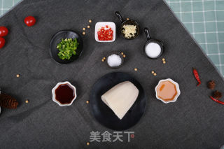 凉拌藕丁——夏日里的爽口凉菜的做法步骤：1