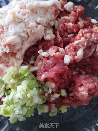 西红柿牛肉丸子汤的做法步骤：1