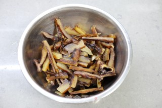 腊味一锅烩的做法步骤：3