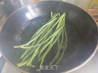 鸡蛋煎豆角的做法步骤：1