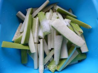 沙茶肉末茄子的做法步骤：2
