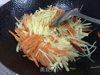 树椒胡萝卜土豆丝的做法步骤：4