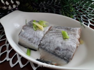 剁椒蒸带鱼的做法步骤：1