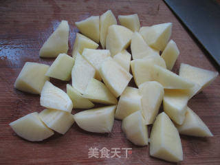 腊鸡腿蒸土豆的做法步骤：2