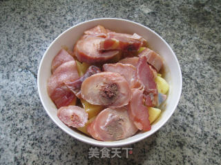 腊鸡腿蒸土豆的做法步骤：7
