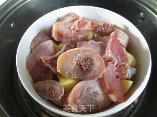 腊鸡腿蒸土豆的做法步骤：8