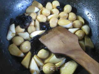 黑木耳鹌鹑蛋烧茭白的做法步骤：11