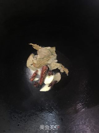 土豆焖牛腩的做法步骤：4