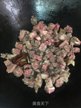 土豆焖牛腩的做法步骤：5