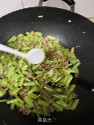 肉末炒空心菜梗的做法步骤：4