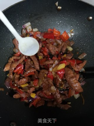 洋葱黑椒牛肉的做法步骤：4