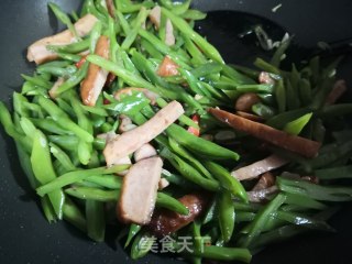香肠炒芸豆的做法步骤：4