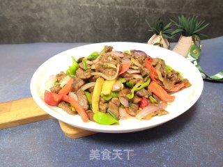 青椒洋葱炒牛肉丝的做法步骤：1
