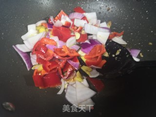 红椒洋葱啤酒焖鸡的做法步骤：4