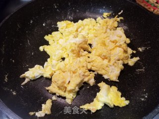 金针菇鸡蛋炒番茄的做法步骤：3