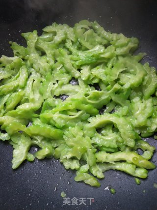苦瓜融鸡蛋的做法步骤：3