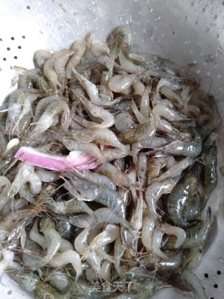 香酥小河虾的做法步骤：2