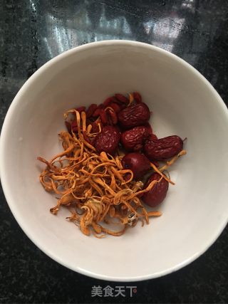 虫草花炖乌鸡的做法步骤：3