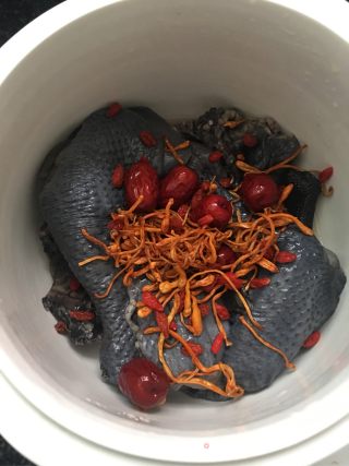 虫草花炖乌鸡的做法步骤：4