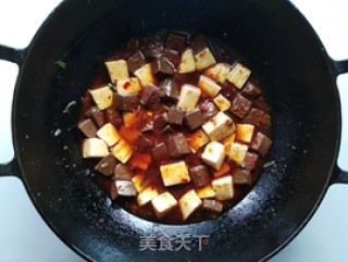 鸭血炖豆腐的做法步骤：5