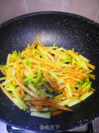 懒人餐——芹菜炒土豆的做法步骤：6