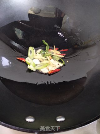 海鲜菇奶白菜烩莜面卷的做法步骤：2
