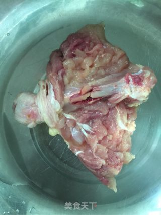 炸鸡腿的做法步骤：1