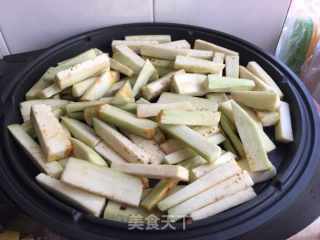 豆豉鲮鱼烧茄条的做法步骤：1