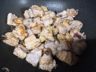 红烧排骨炖莲藕的做法步骤：6