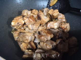 红烧排骨炖莲藕的做法步骤：7