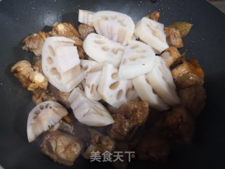 红烧排骨炖莲藕的做法步骤：8