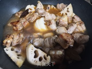 红烧排骨炖莲藕的做法步骤：9