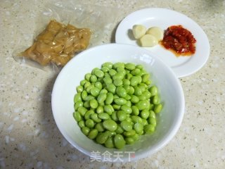 萝卜干炒毛豆的做法步骤：1