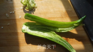 “下酒菜”豉油虎皮尖椒的做法步骤：2